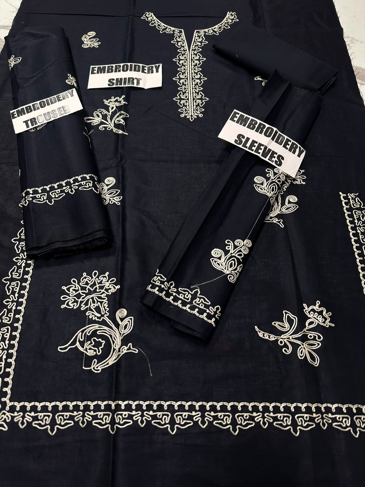 Vol-269 | DS 04 | KIDS EMBROIDERED LAWN 2PC