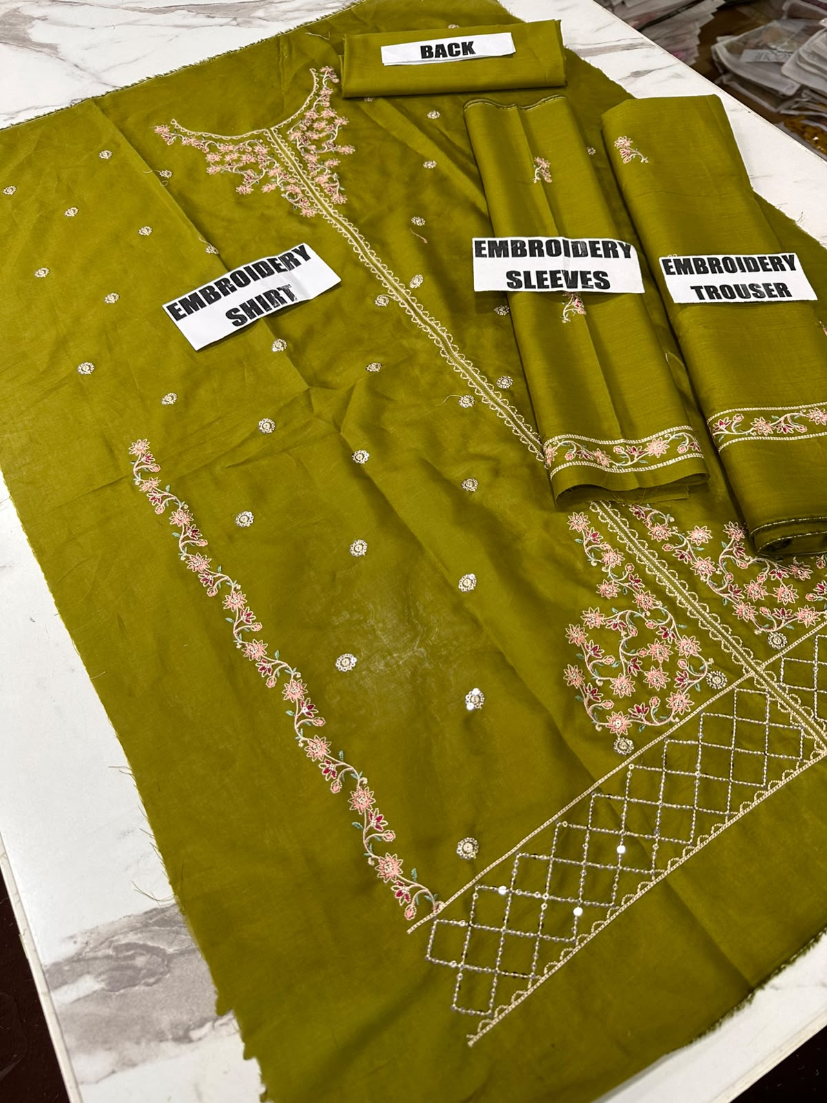 Vol-269 | DS 06 | KIDS EMBROIDERED LAWN 2PC