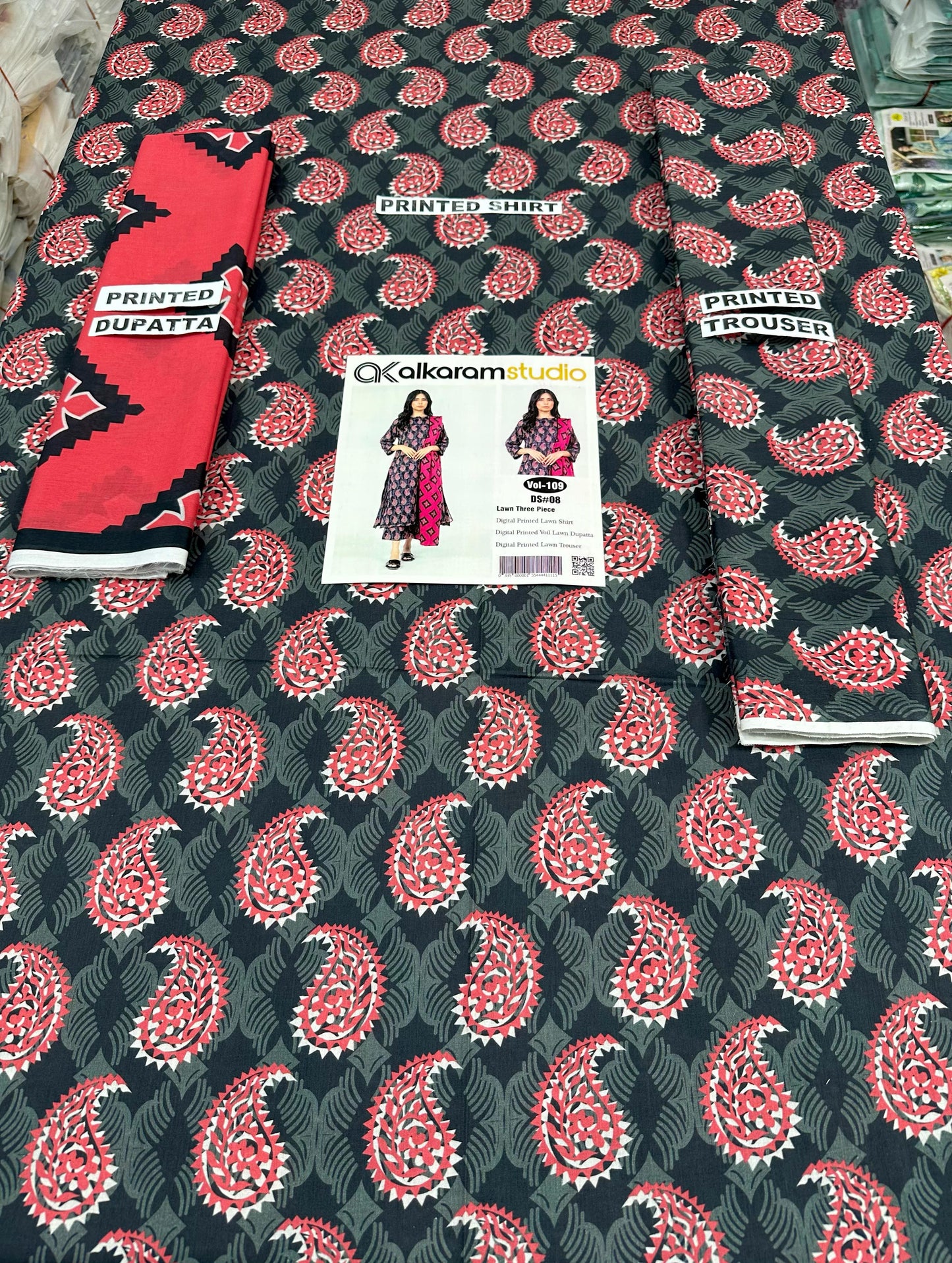 VOL 109 | DS 08 | DIGITAL PRINTED LAWN 3PC VOIL LAWN DUPATTA