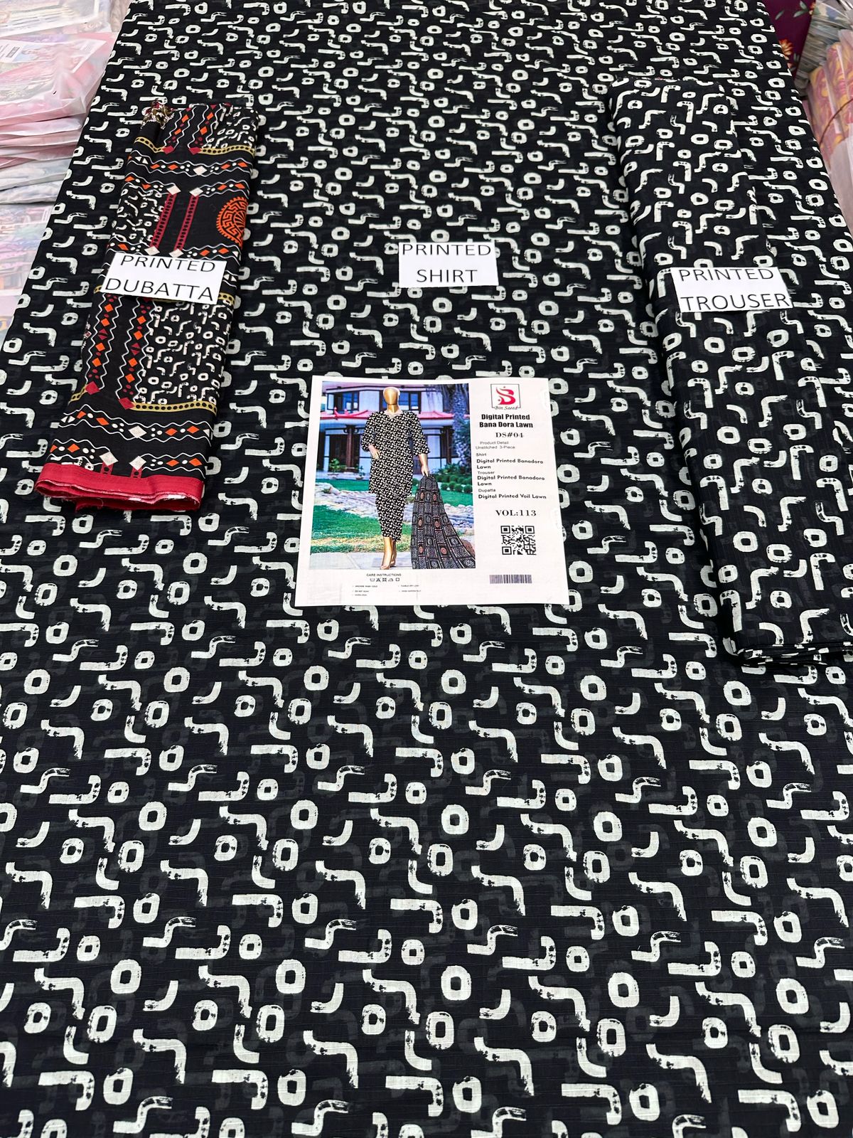 VOL 113 | DS 04 | DIGITAL PRINTED BANADORA LAWN 3PC VOIL LAWN DUPATTA