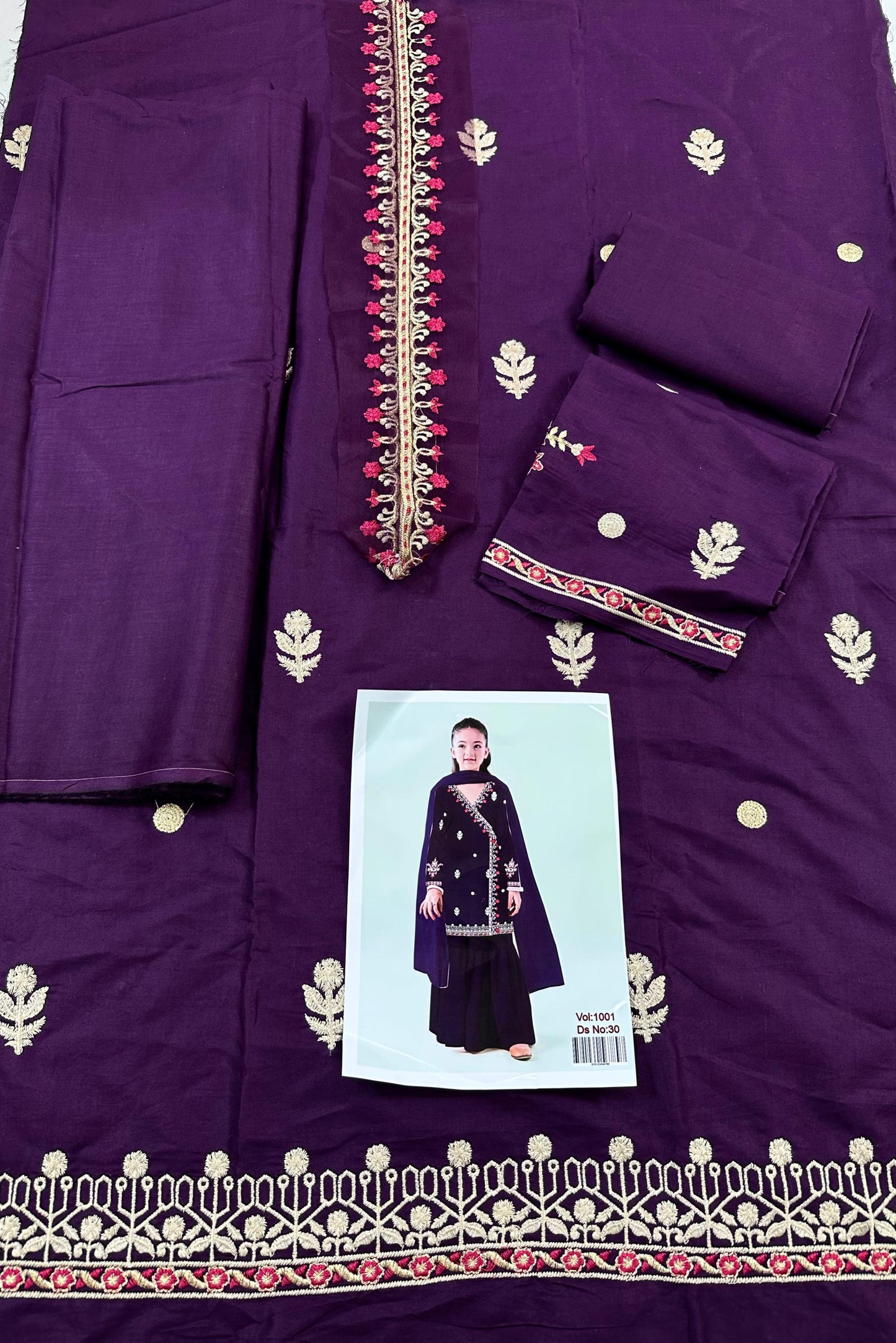 KIDS EMBROIDERED LAWN 2PC | DS 1001-30 |