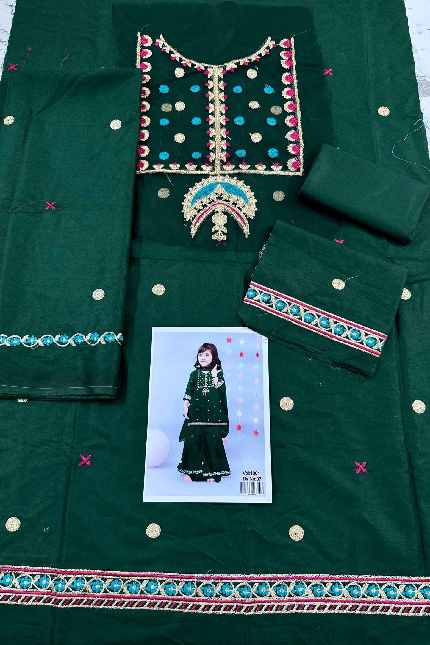 KIDS EMBROIDERED LAWN 2PC | DS 1001-07 |