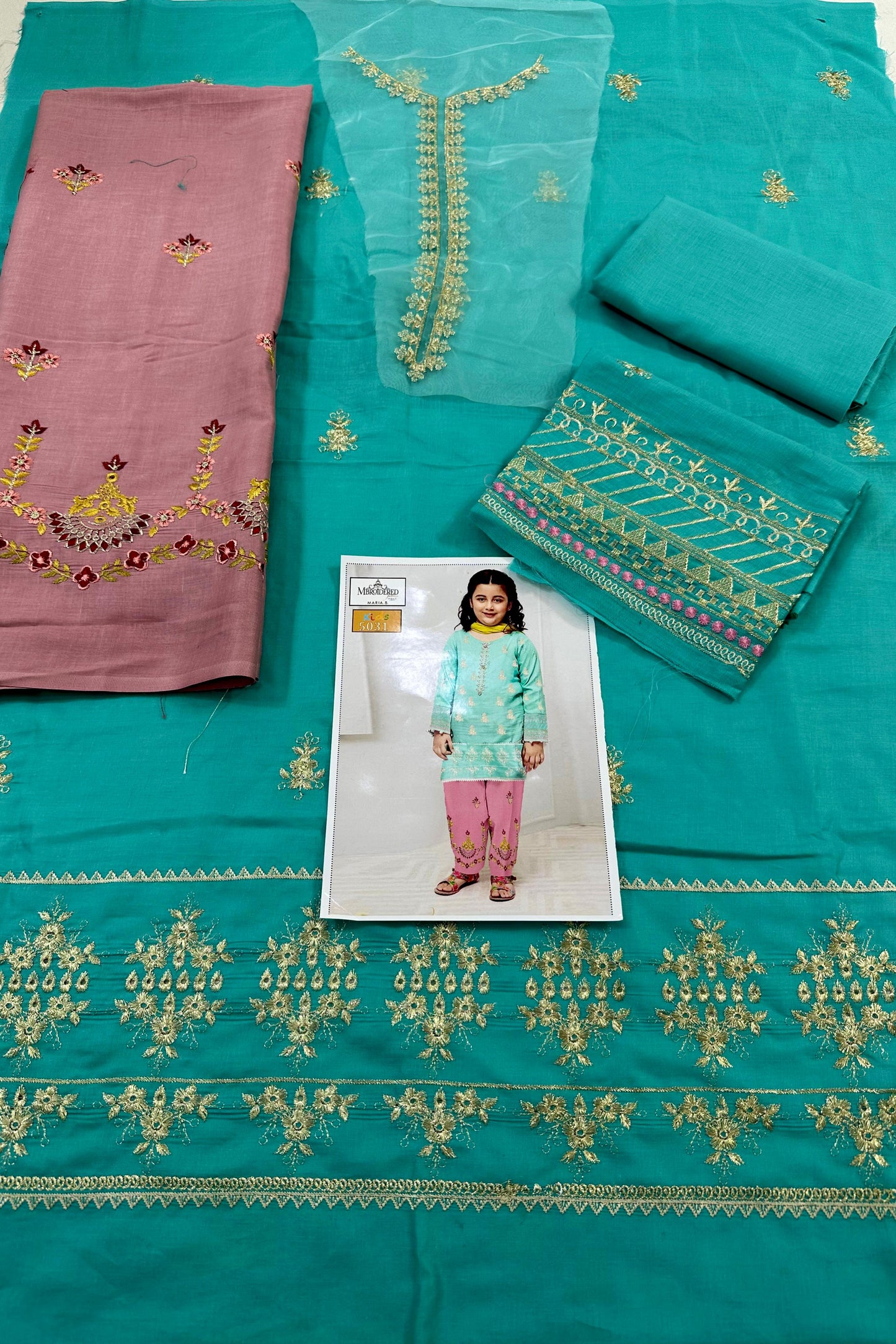 KIDS EMBROIDERED LAWN 2PC | DS 5031-B |