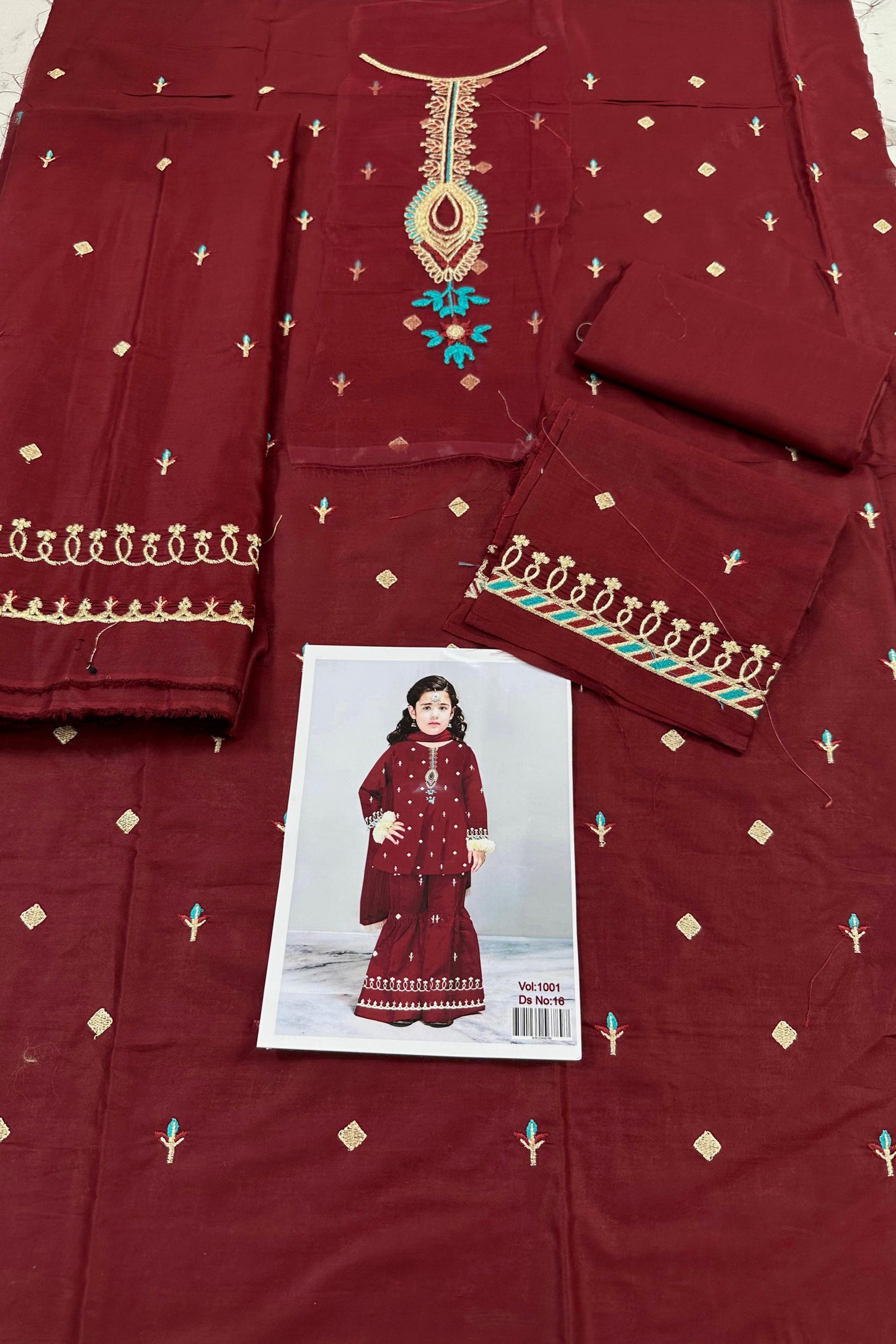 KIDS EMBROIDERED LAWN 2PC | DS 1001-16 |