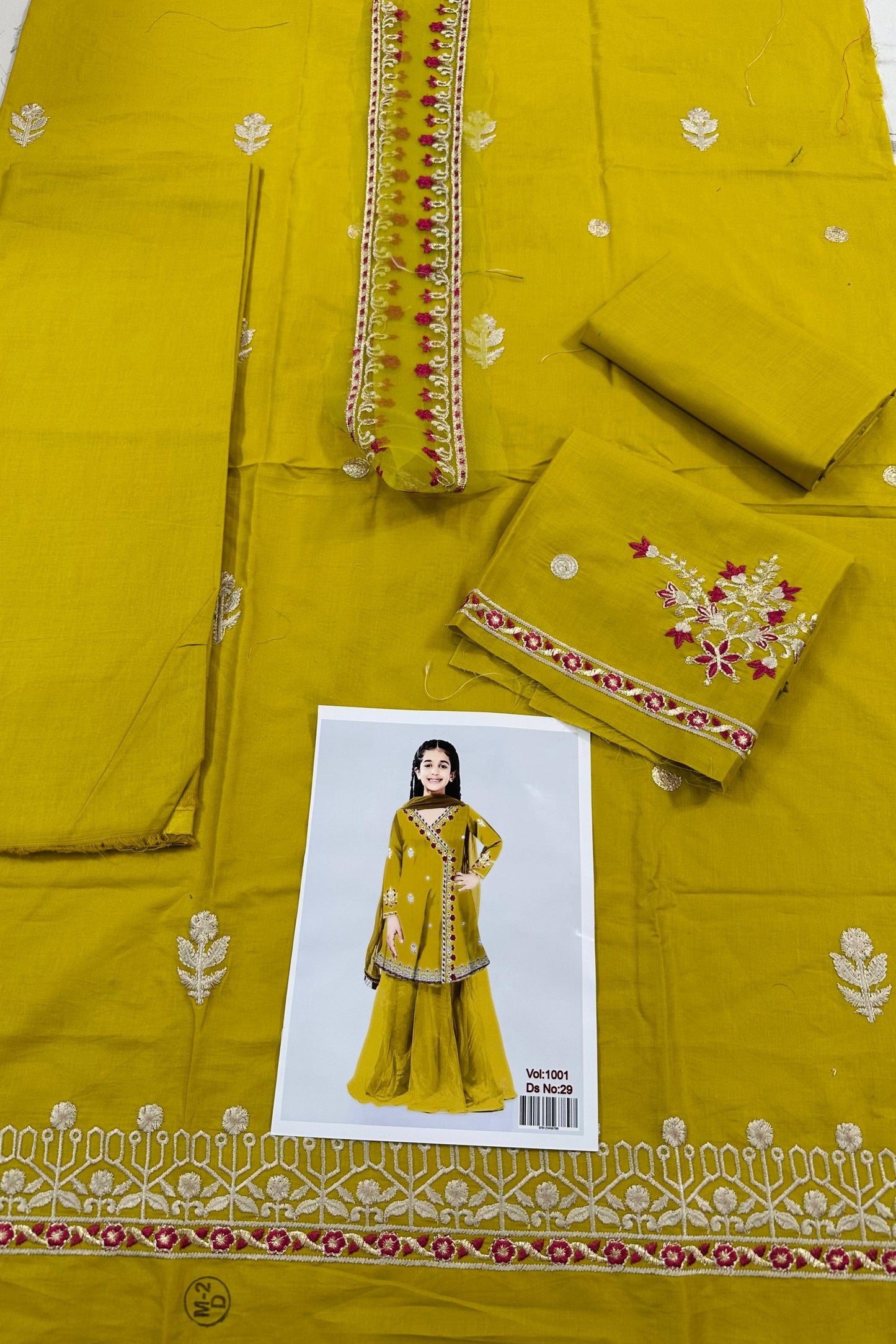 KIDS EMBROIDERED LAWN 2PC | DS 1001-29 |
