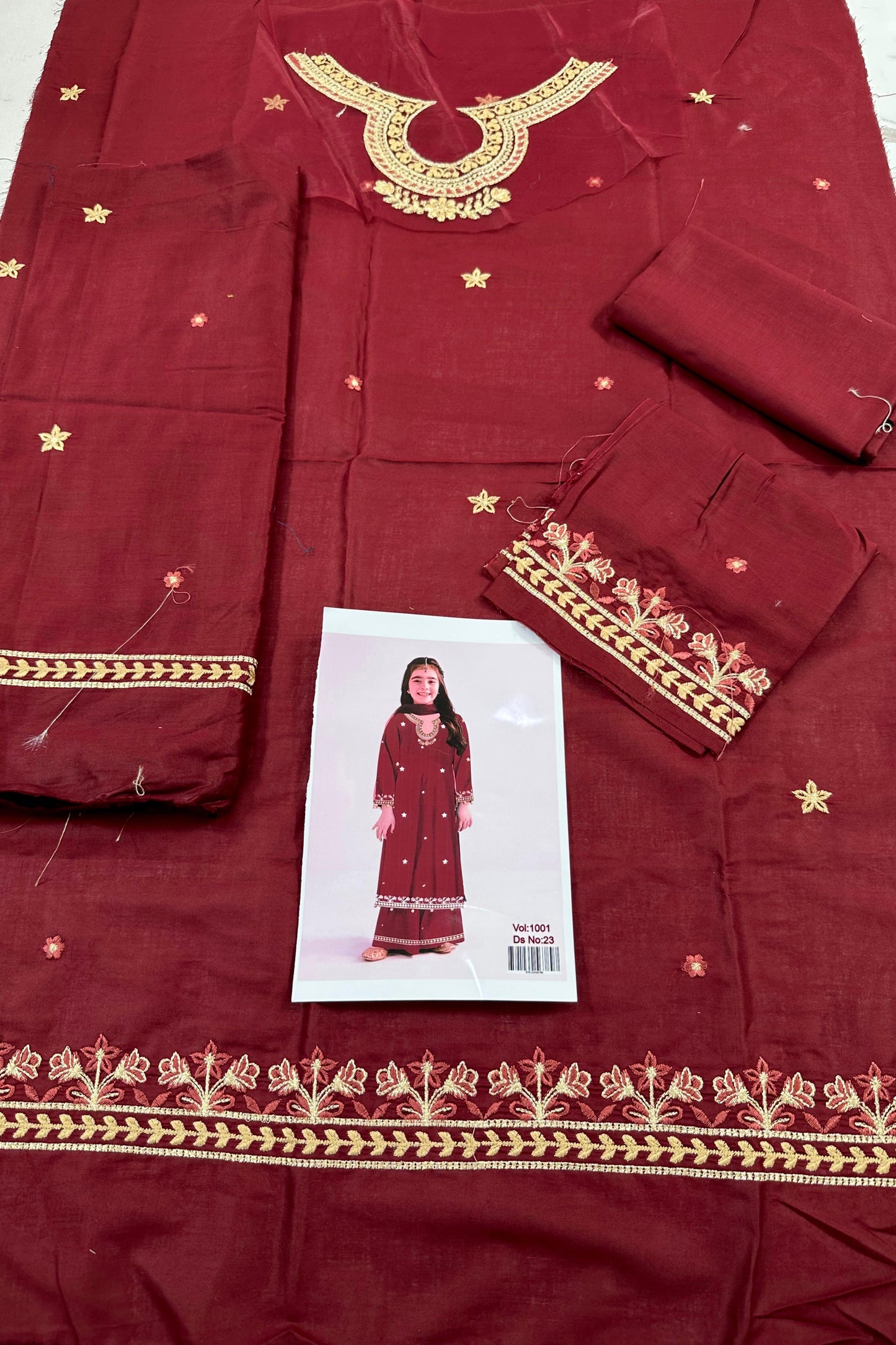 KIDS EMBROIDERED LAWN 2PC | DS 1001-23 |