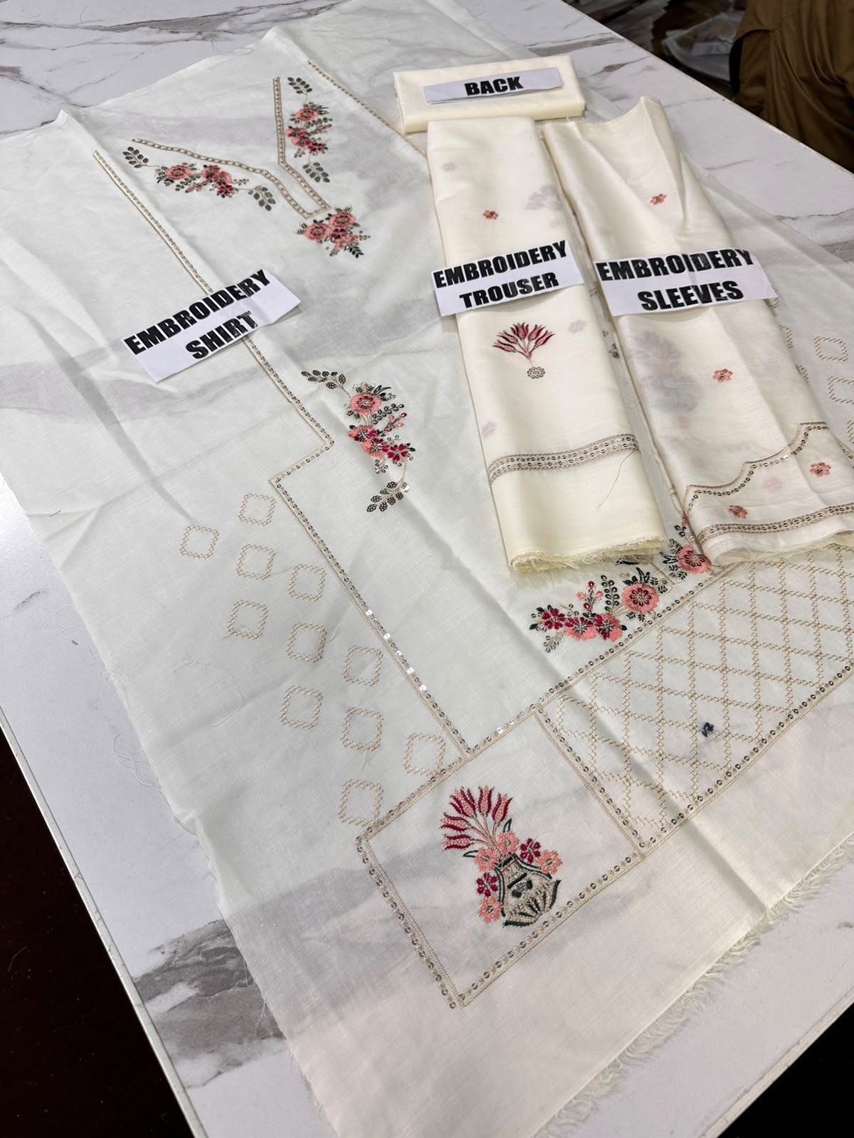 Vol-269 | DS 07 | KIDS EMBROIDERED LAWN 2PC