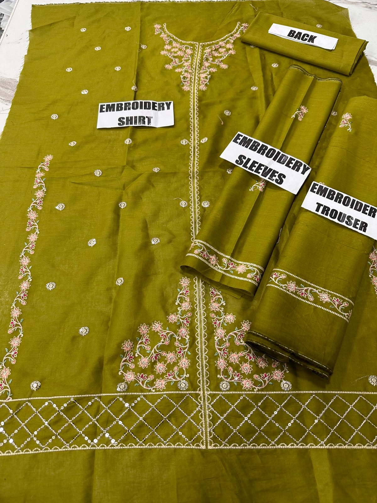Vol-269 | DS 06 | KIDS EMBROIDERED LAWN 2PC